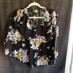 Old Navy Women's Black Floral Blouse